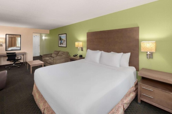 La Quinta Inn & Suites by Wyndham San Antonio Medical Center image 14