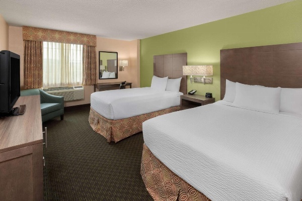 La Quinta Inn & Suites by Wyndham San Antonio Medical Center image 7