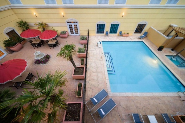 La Quinta Inn & Suites by Wyndham San Antonio Medical Center image 9
